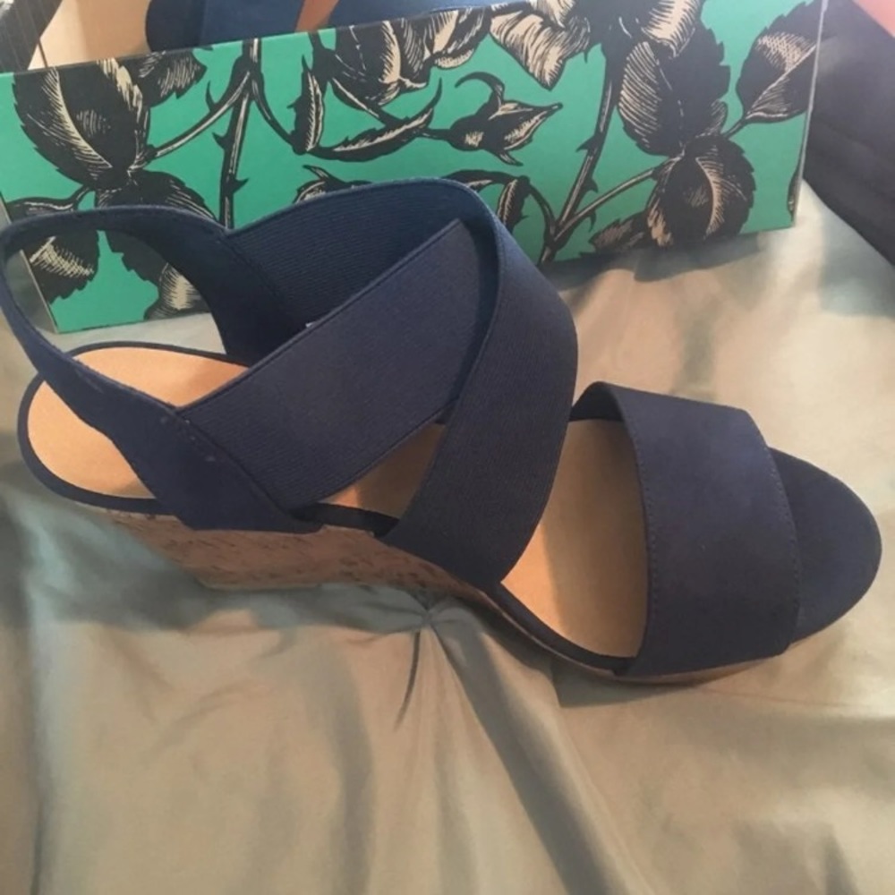Navy wedges